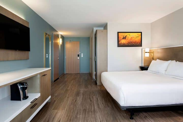 Room 14 of 32
