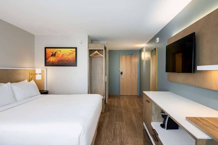 Room 12 of 32