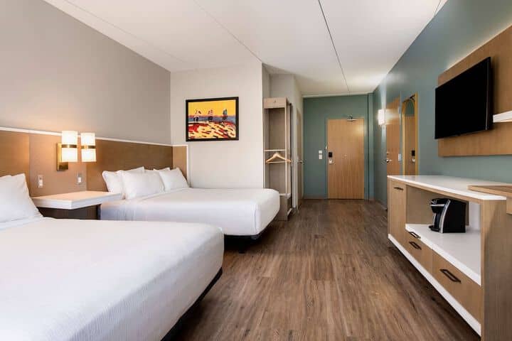 Room 7 of 32
